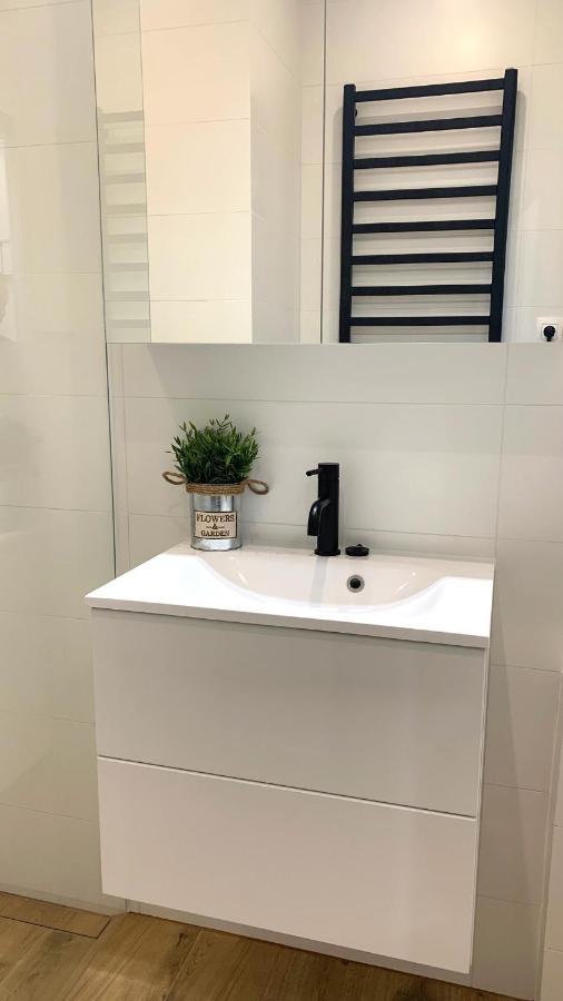 Sipsix Apartment - Modern 2 Bedroom Newly Renovated Flat With Ac In Budapest City Centre Eksteriør bilde