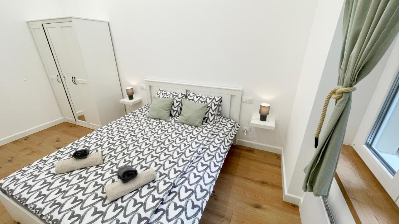 Sipsix Apartment - Modern 2 Bedroom Newly Renovated Flat With Ac In Budapest City Centre Eksteriør bilde