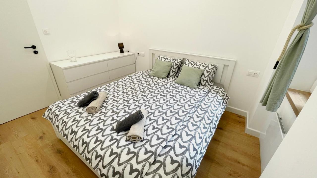 Sipsix Apartment - Modern 2 Bedroom Newly Renovated Flat With Ac In Budapest City Centre Eksteriør bilde